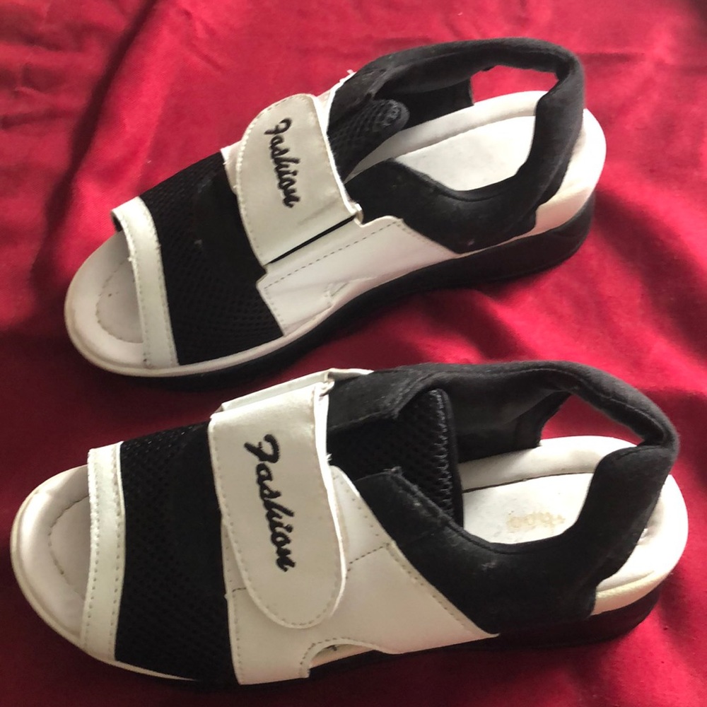 Huarache Black and white wedges